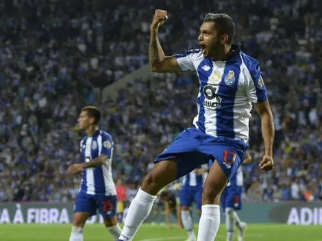 "Cuando Tecatito hace lo imposible": Viralizan video del azteca haciendo magia con el balón