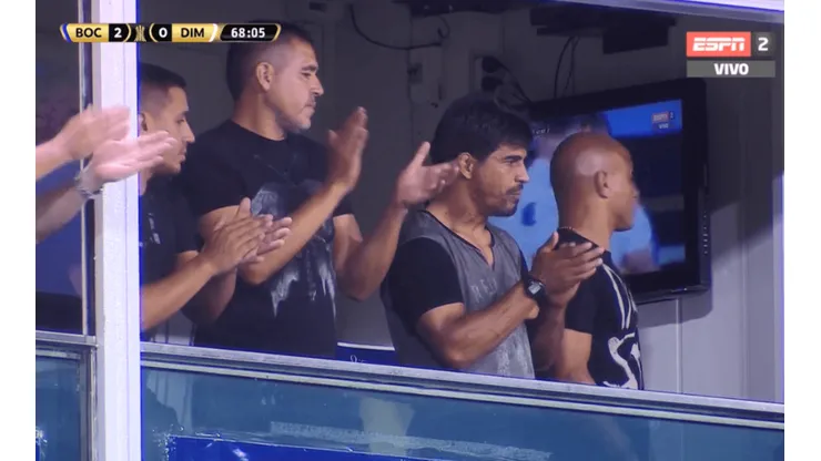 Video que lo dice todo: la reacción de Riquelme cuando salió Tevez