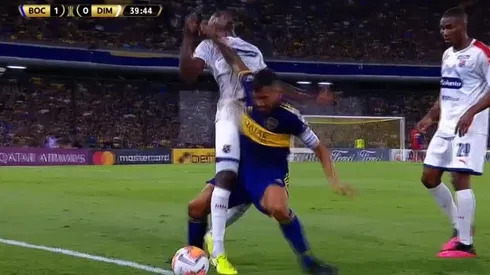 La piña de Carlos Tevez.