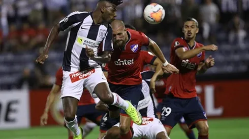 Carlos Ascues jugó 3 partidos en menos de 10 días.