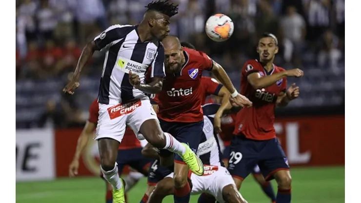 Carlos Ascues jugó 3 partidos en menos de 10 días.