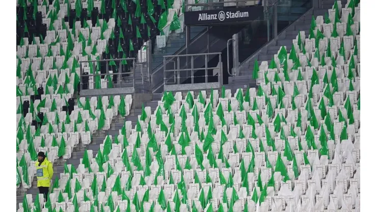 UEFA decidió que los partidos de Champions y Europa se jueguen sin público