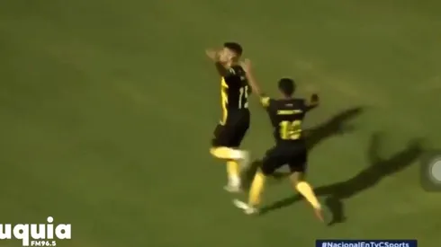 Facundo Silva festejando su tanto.