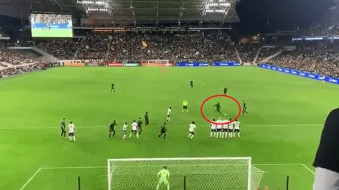 El tremendo golazo de Carlos Vela desde distintos puntos en las gradas