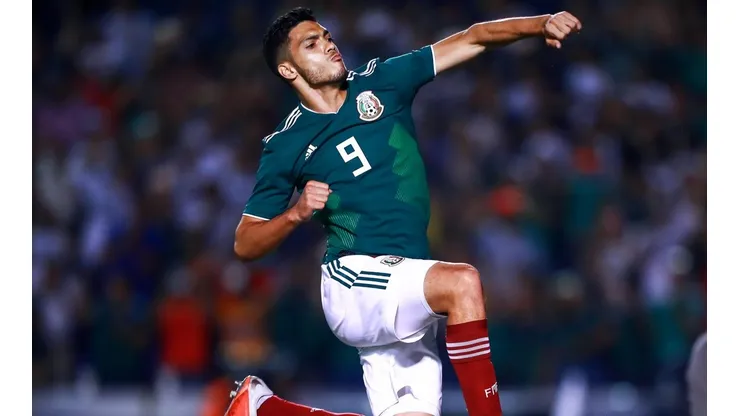 Raúl Jiménez se convirtió en el futbolista mexicano más caro en la historia.