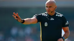 Chacón acusó a Rojas de no expulsar a un jugador de Chivas