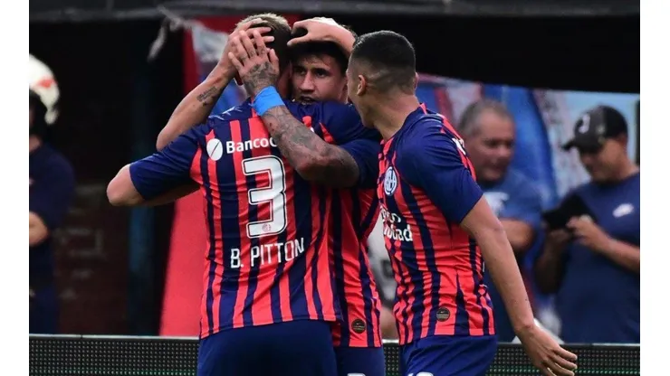 La celebración de los jugadores locales.