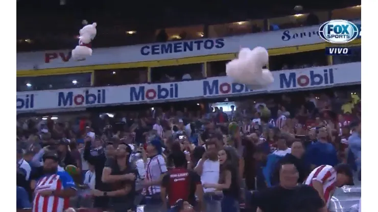 Volaron peleches en el gol de Macís.