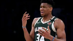 Antetokounmpo preocupa todos con su rodilla