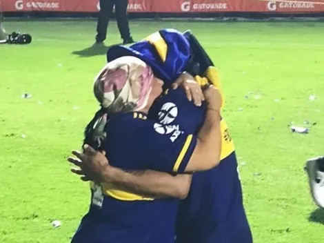 Salvio y su mamá arrodillados en La Bombonera: "Campeones, mi amor"