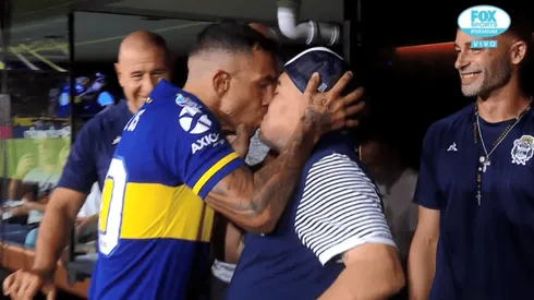 Tevez fue a saludar a Maradona ¡y le partió la boca!