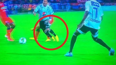 Robaron a Millonarios: claro penalti que no le sancionaron en Medellín