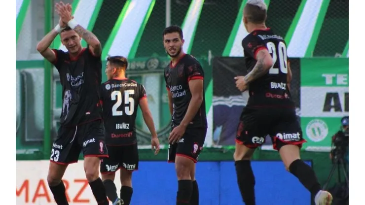 El festejo de los jugadores de Huracán.