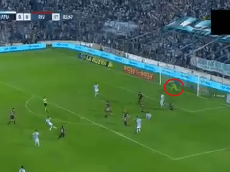 Armani impidió la caída del arco de River a los 3 minutos