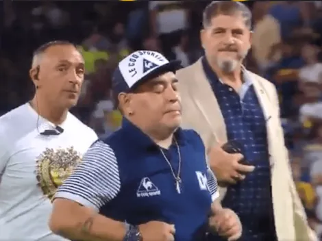 Maradona se acordó de River y le hizo la "gallinita" a la hinchada de Boca