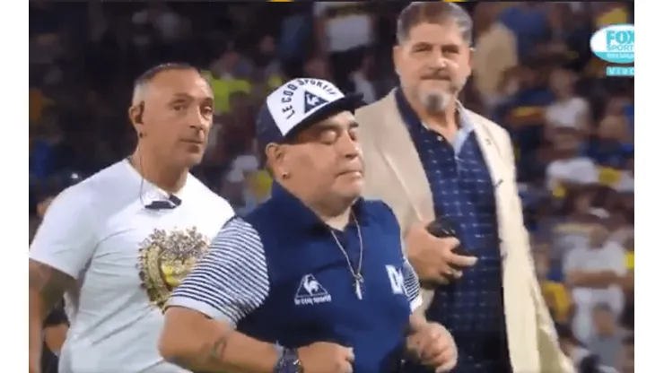 Maradona se acordó de River y le hizo la "gallinita" a la hinchada de Boca