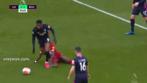 Así fue la dura entrada que le cometió Sadio Mané a Jéfferson Lerma en la Premier League.
