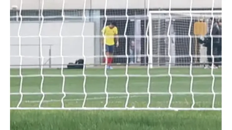 James Rodríguez en una grabación con la nueva indumentaria de la Selección Colombia.