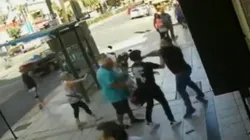 Video: se estaba peleando con un señor mayor, pero terminó en el suelo por una piña diabólica