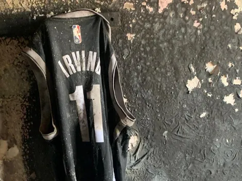 Fanático de los Nets pierde todo en incendio menos camiseta de Kyrie Irving