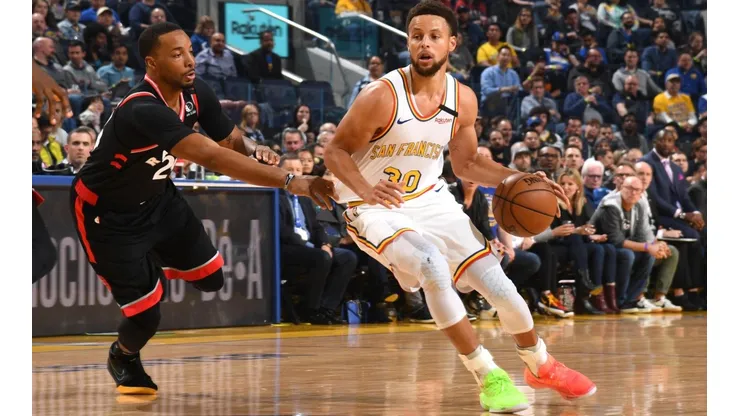 Steph Curry regresó a la acción por todo lo alto
