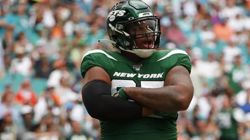 Arrestan a Quinnen Williams por posesión de arma en un aeropuerto.