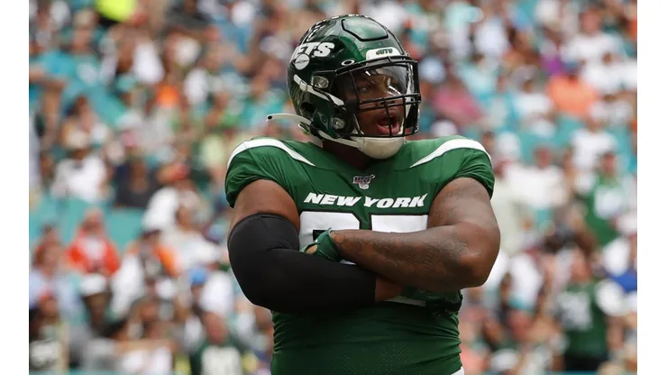 Arrestan a Quinnen Williams por posesión de arma en un aeropuerto.
