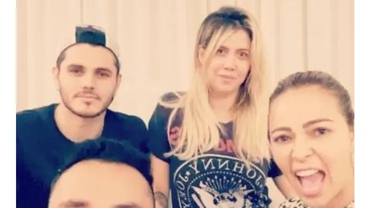 El de abajo, que no se ve, es Keylor Navsa.