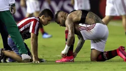 Foto de Gabigol con un niño de Junior.