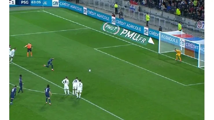 Quisieron poner nervioso a Neymar, pero él respondió con un golazo de penal