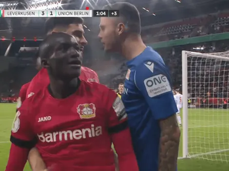 ¡Lo quería matar! El arquero rival se comió un gol y se la agarró con Alario