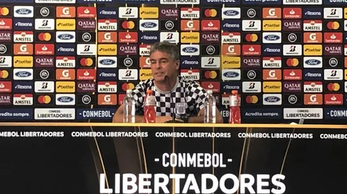 Pablo Bengoechea brindó la clásica conferencia prepartido.