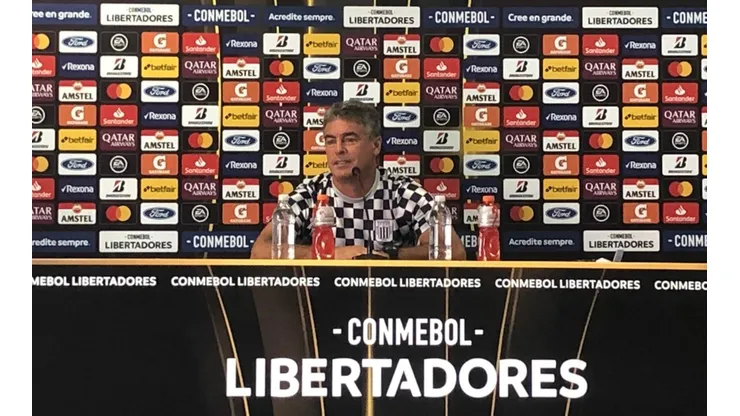 Pablo Bengoechea brindó la clásica conferencia prepartido.