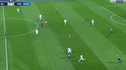 Neymar tiró magia contra dos y lo bajaron para que la humillación no sea peor