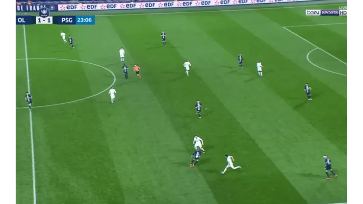 Neymar tiró magia contra dos y lo bajaron para que la humillación no sea peor