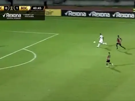 ¡Definió como los dioses! Wanchope la metió de vaselina pero le anularon el gol