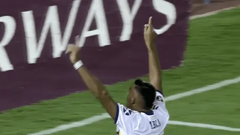 No pasaba nada, pero Villa puso centro perfecto y Wanchope marcó el 1-0