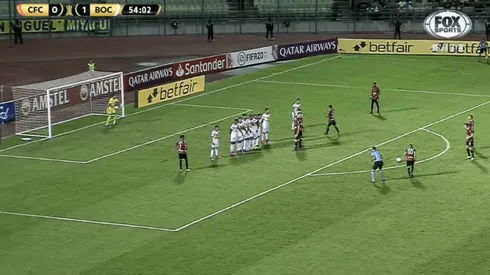 El tiro libre de Robert Hernández.