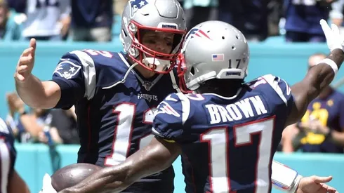 Tom Brady mantiene viva la chance de que vuelva Antonio Brown.