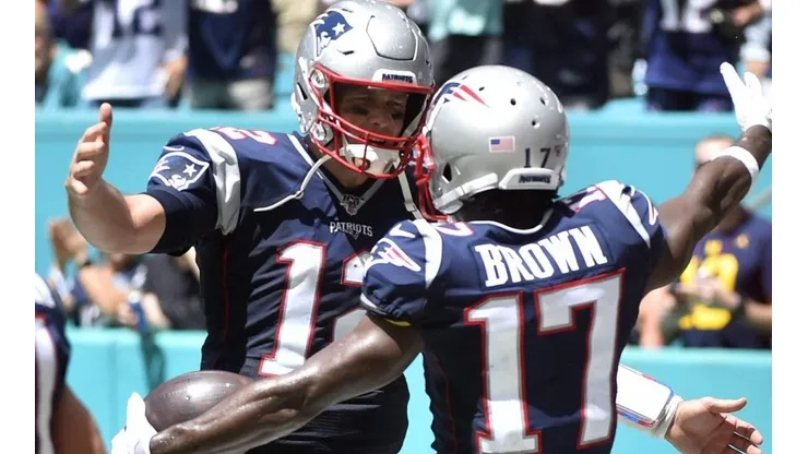 Tom Brady mantiene viva la chance de que vuelva Antonio Brown.