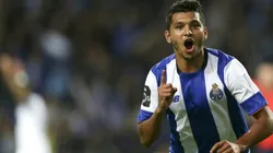 Tecatito mira la Liga de Portugal desde la cima