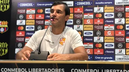 Fabián Bustos, entrenador de Barcelona.