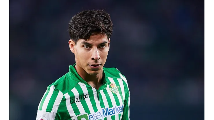 Diego Lainez regresó a los entrenamientos luego de su operación.