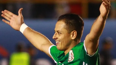 La afición azteca salió en defensa de Chicharito