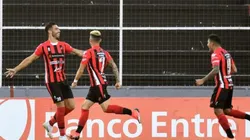 Gabriel Ávalos festeja el primer tanto del partido.