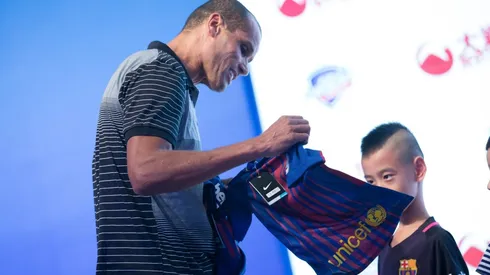 Si le preguntan a Rivaldo, en Barcelona solo se salva Messi