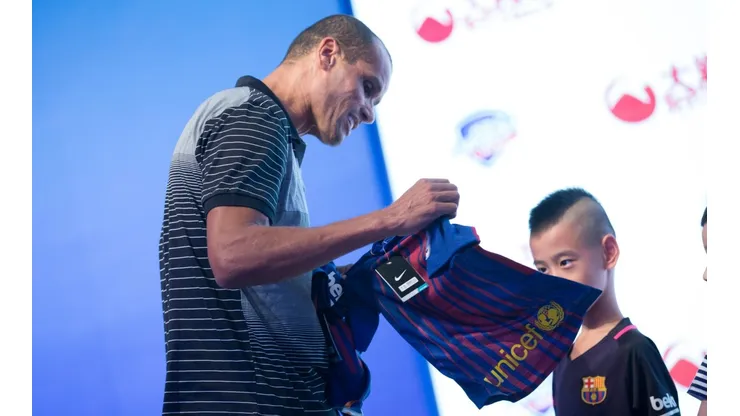 Si le preguntan a Rivaldo, en Barcelona solo se salva Messi