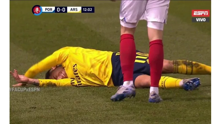 El claro dolor de Lucas Torreira.