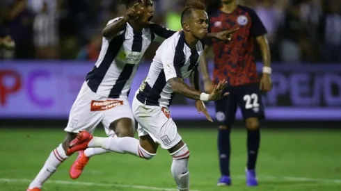 Arroé anotó el gol de la jornada con una espectacular chalaca.