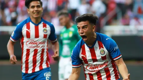 Chivas superó a León por 2-0 y se metió en puestos de Liguilla.